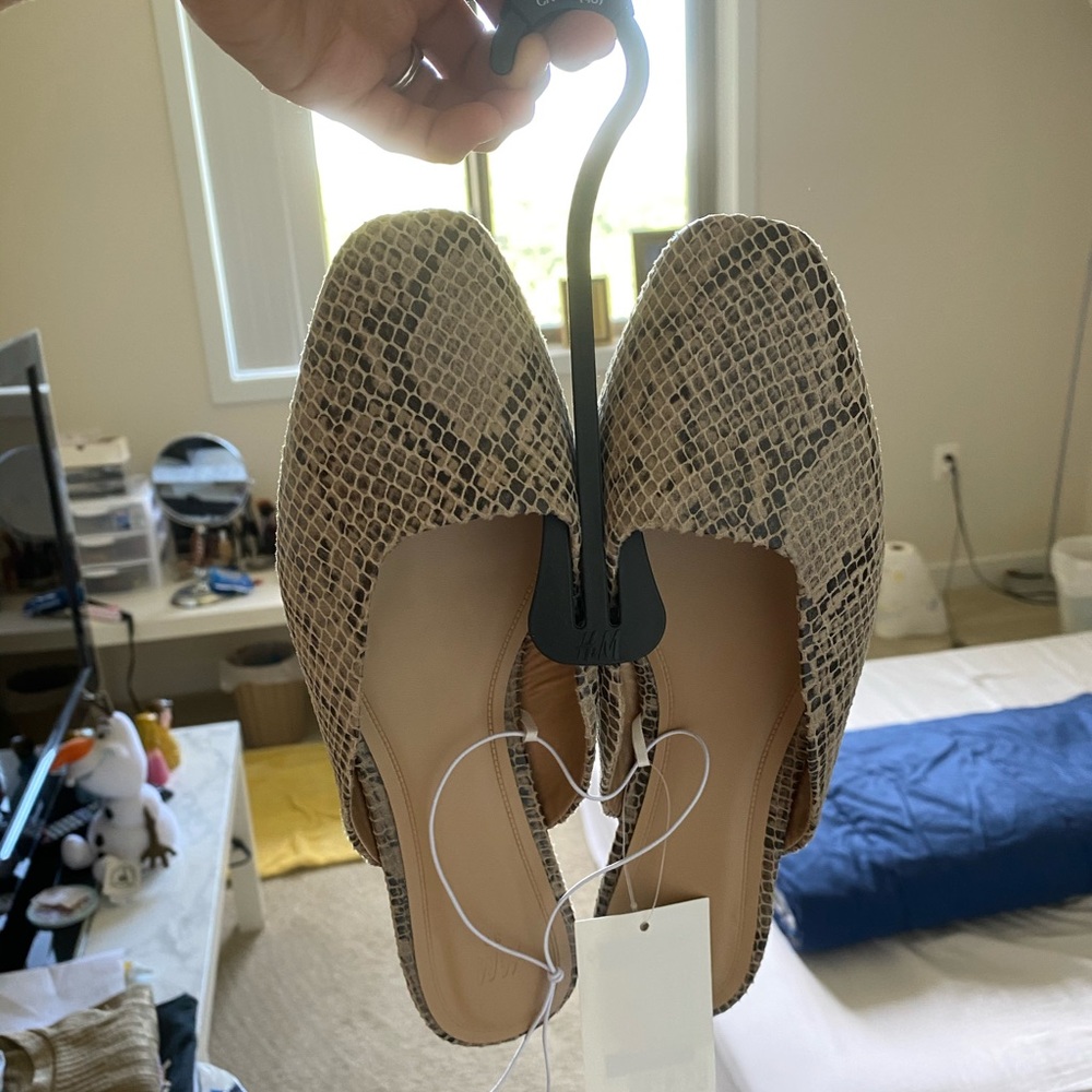Shoes flat.